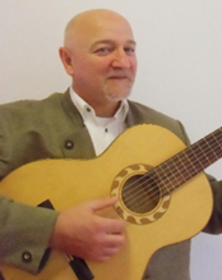 Ovidiu-Gheorghe Bucșa (Îndrumător: Chitară)